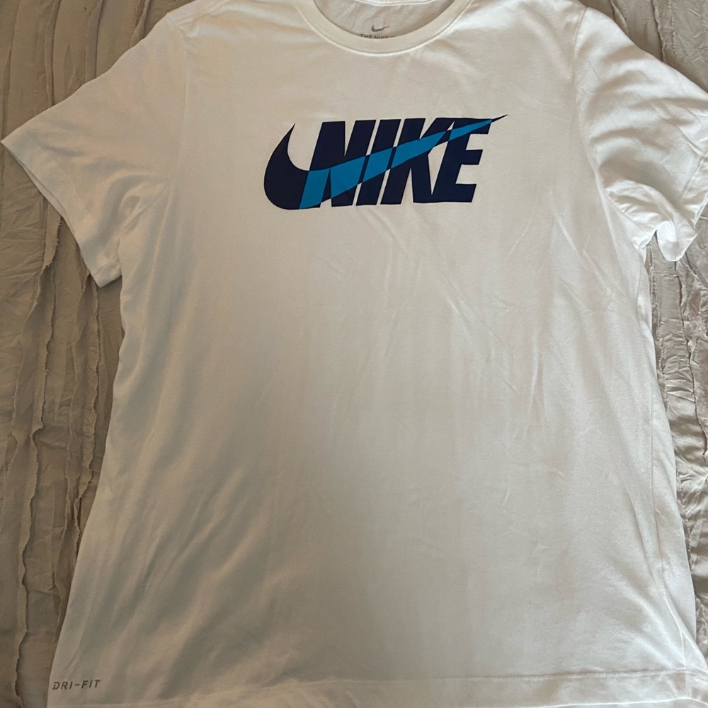 Nike shirt Size XL